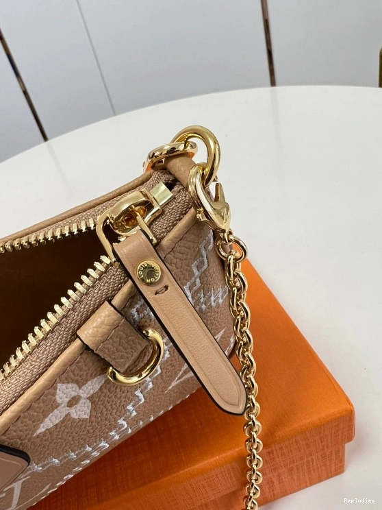 Fake Louis Bags POUCH LOUIS VUITTON STRAP ON EASY 0824